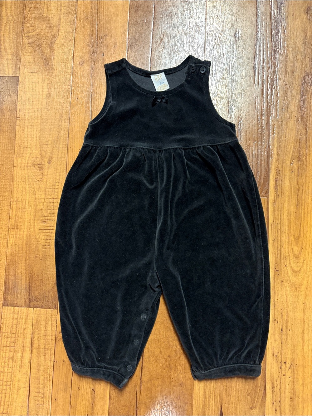GAP Black Velvet Baby Romper with Bow Accent Holiday Perfect Size 12-18 Months